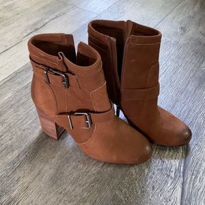 NEW Vince Camuto stacked heel boots size 8